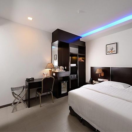 E-Red Hotel Bandar Perda Bukit Mertajam Eksteriør bilde